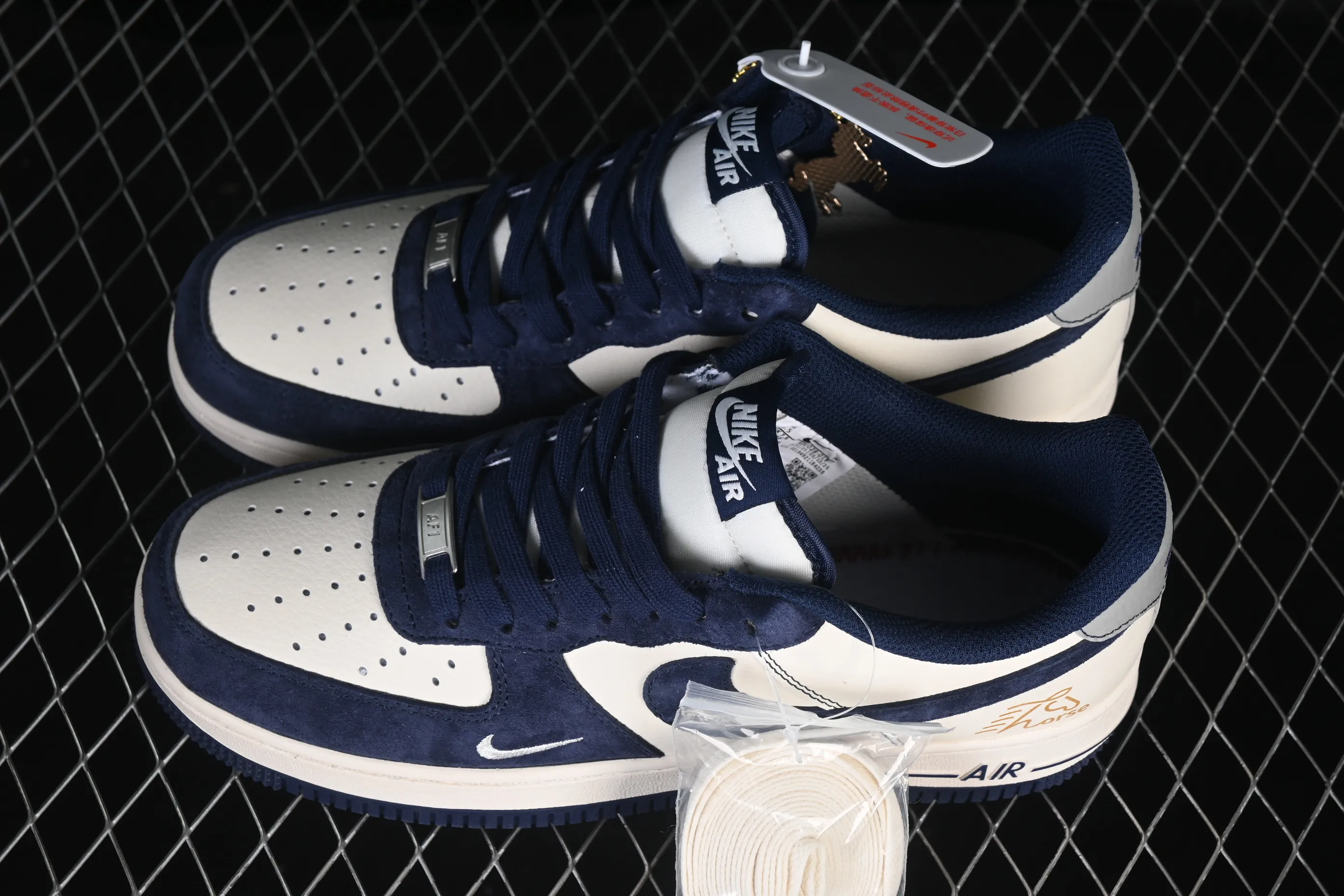 All categories Nk Air Force 1 Air Force series Nk Air Force 1 Low Air Force low-top Nike Air Force 1'07 Low Year of the Horse limited edition Navy blue Prancing Horse Air Force 1 low-top casual sneakers XD0028-013